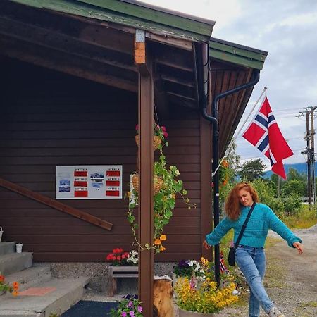 Romsdalseggen Camping Hotell Isfjorden Rum bild