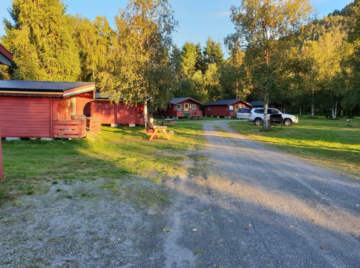 Romsdalseggen Camping Hotell Isfjorden Exteriör bild