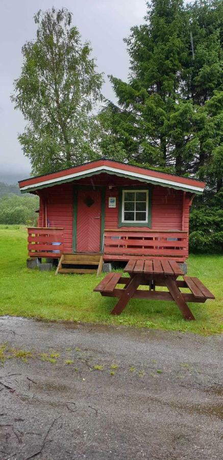 Romsdalseggen Camping Hotell Isfjorden Exteriör bild